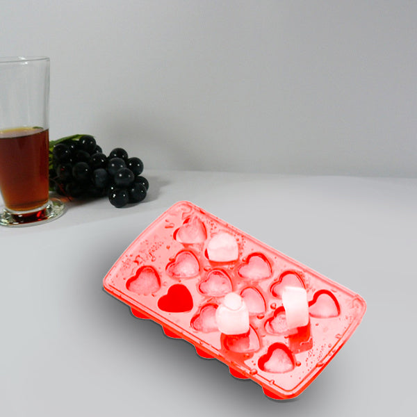 Heart-shaped silicone ice cube tray, enhances drink presentation. Heart-shaped silicone ice cube tray, enhances drink presentation.